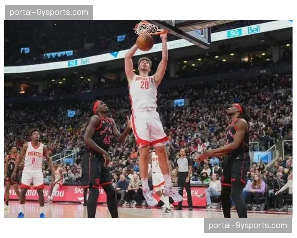 火箭申京格林内外线配合日益默契 球队快攻得分联盟前列